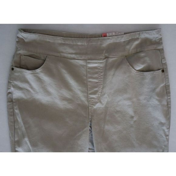 Westbound Women's Sz 14 Khaki/Beige The Park Ave Fit Mid-Rise Pull On Capris - Picture 3 of 7